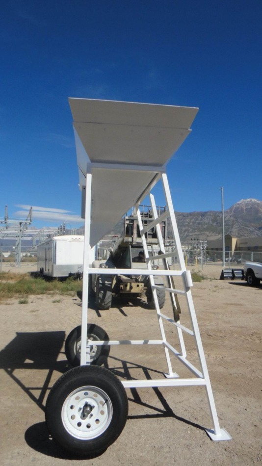 Portable Gravity Discharge Chute Side Mix Right at Right Manufacturing Systems Inc.