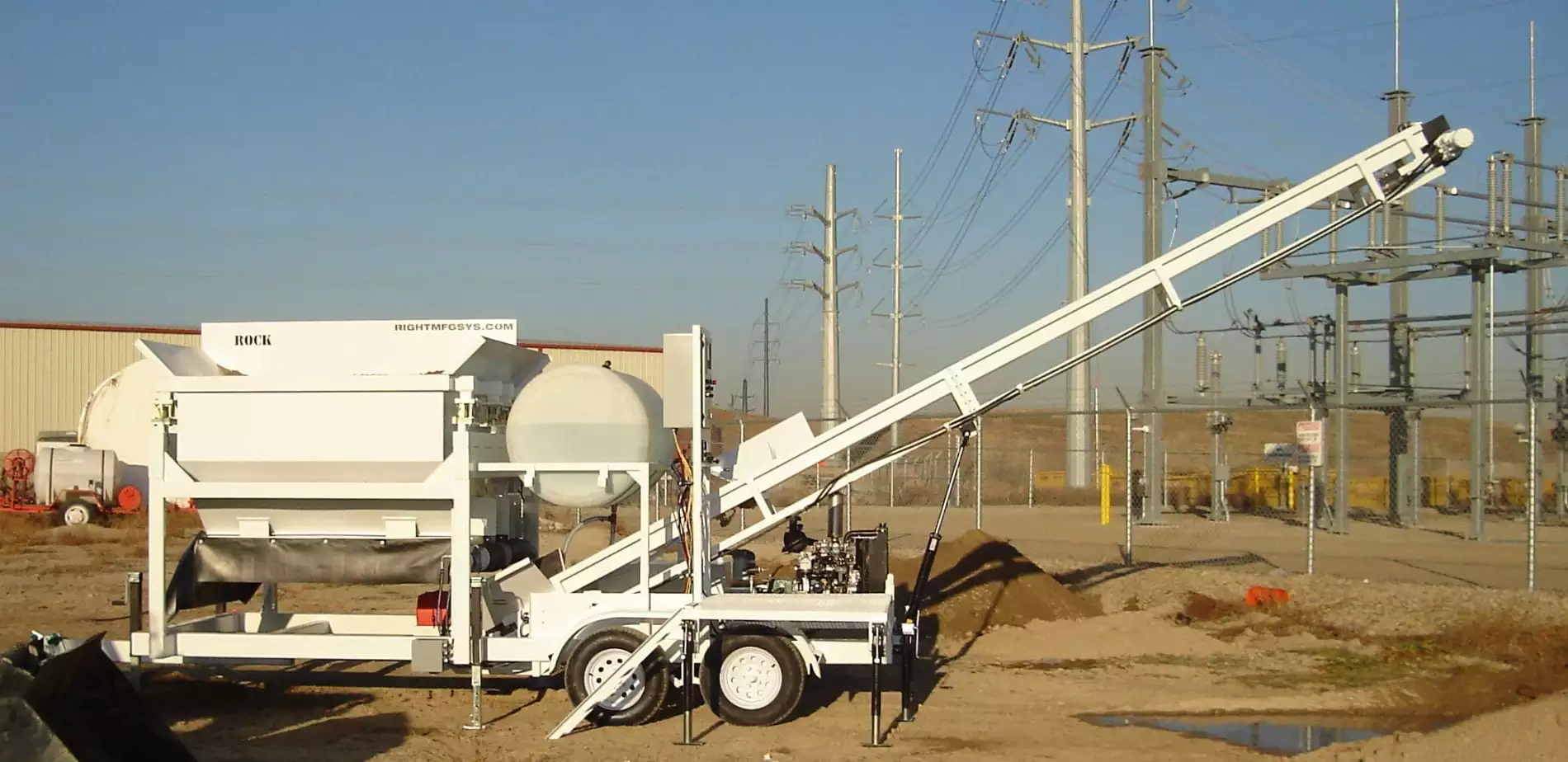Portable Concrete Batching Plant 12+ Cubic Yards Automated Mix Right 2CL-5-2 Extended Conveyor Side at Right Manufacturing Systems Inc.