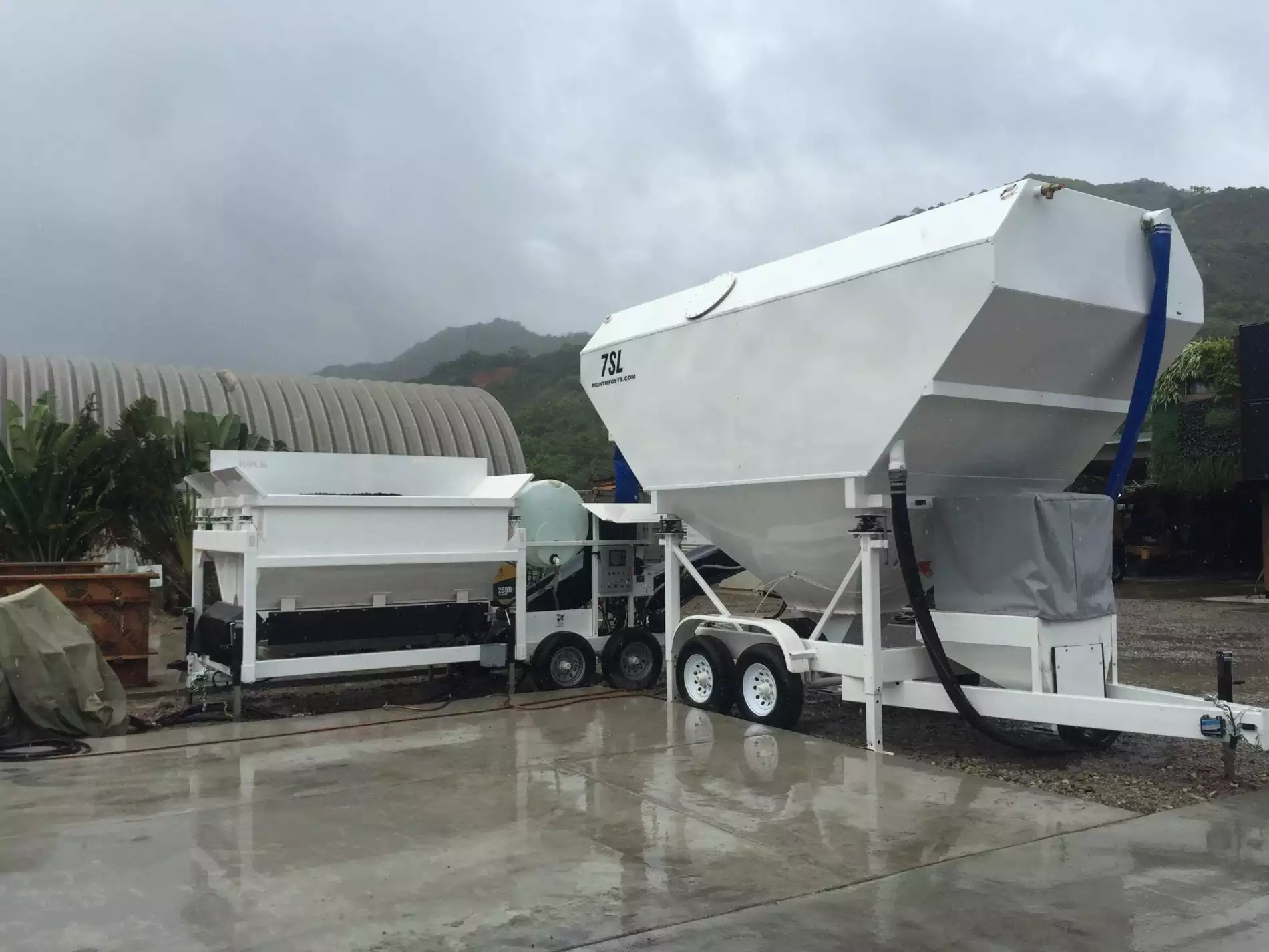 Portable Concrete Batching Plant 5+ Cubic Yards Automated Mix Right 2CL-5-2 & Portable Cement Silo 35 Ton 7SL-80 in Hawaii by Right Manufacturing Systems Inc.